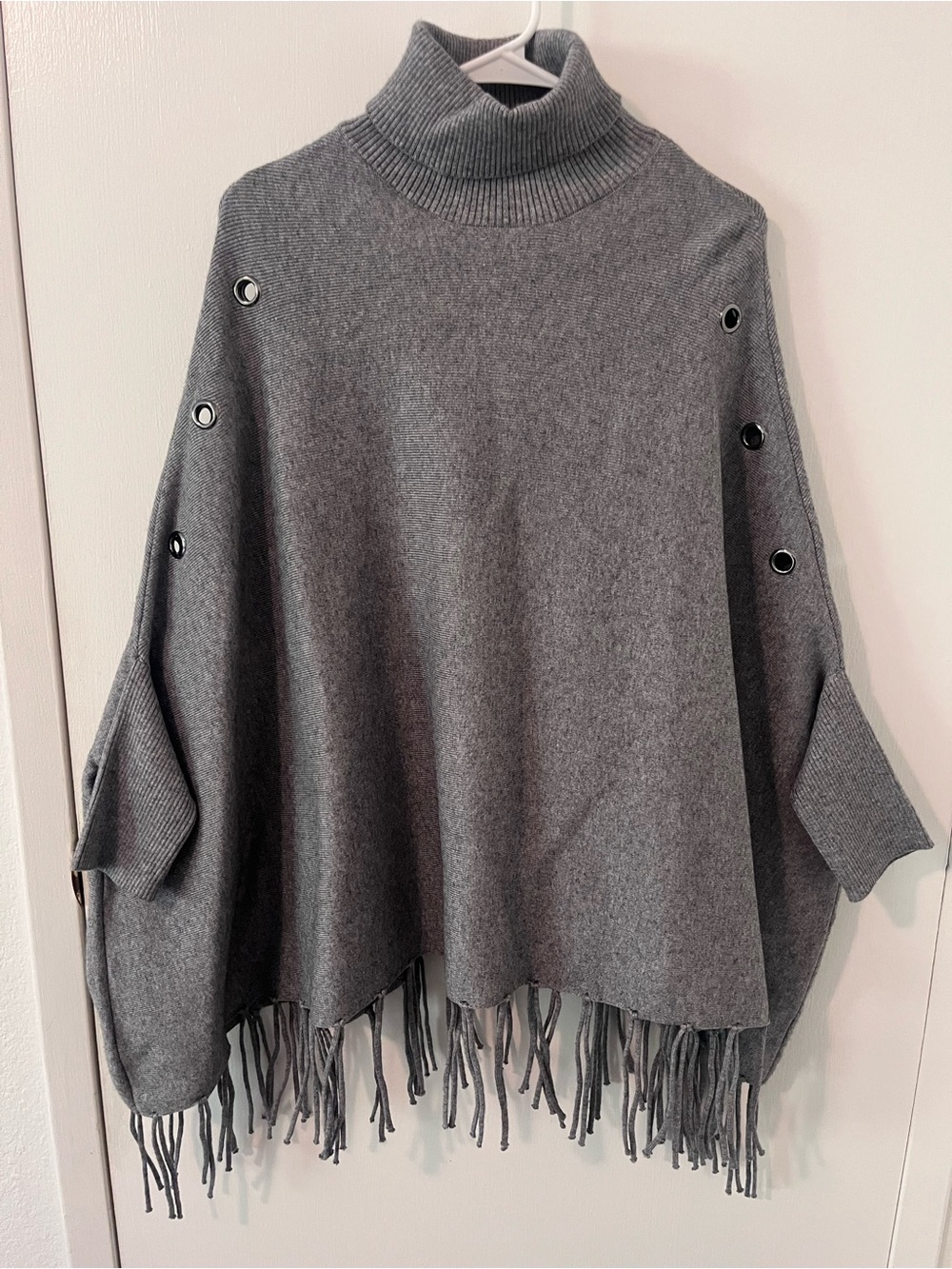 NWT Crosstree Lane Poncho Gray Turtleneck Knit Fringe Sleeves Grommets OS